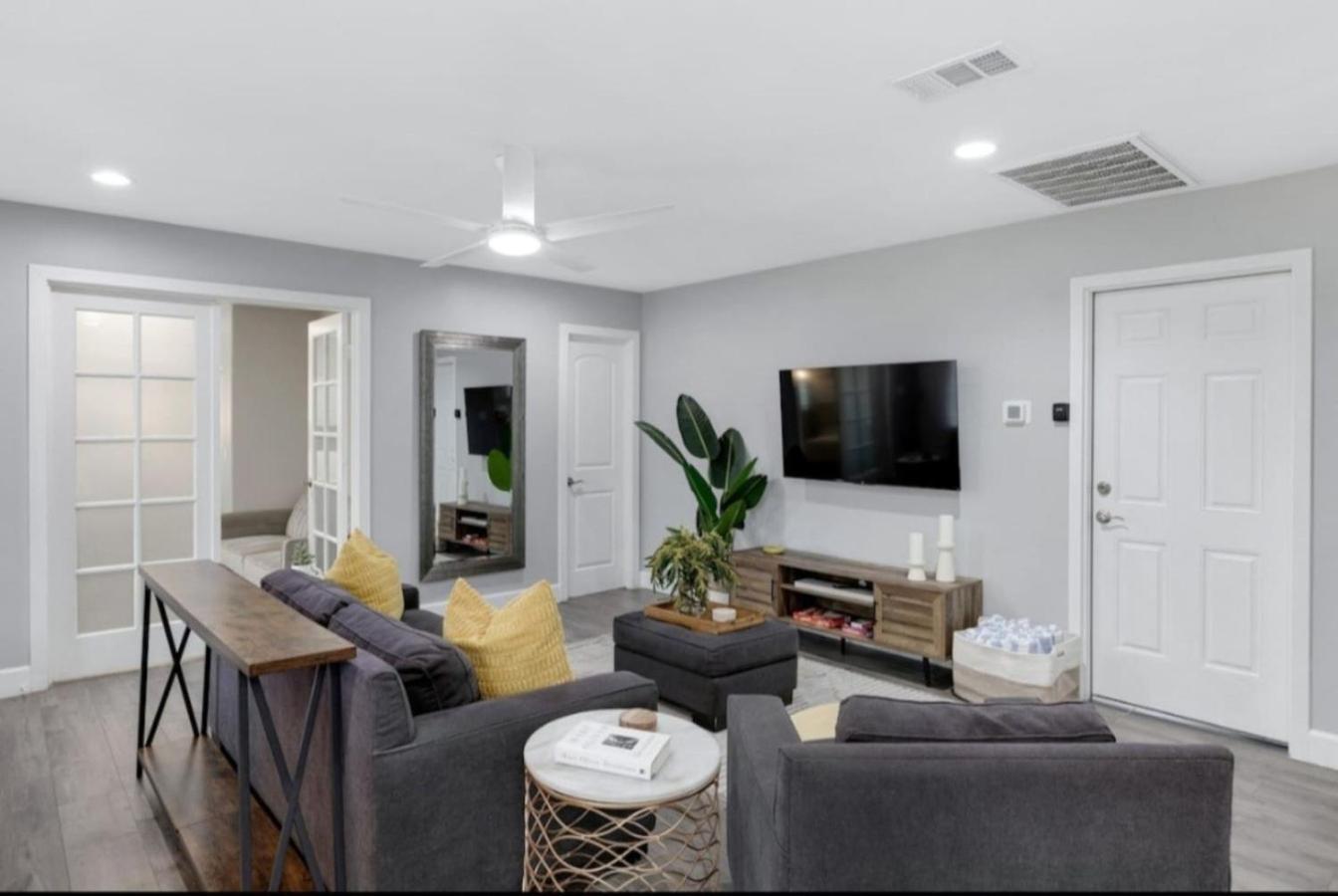 Bella Casa Pool Min To Downtown Beaches Holiday home
